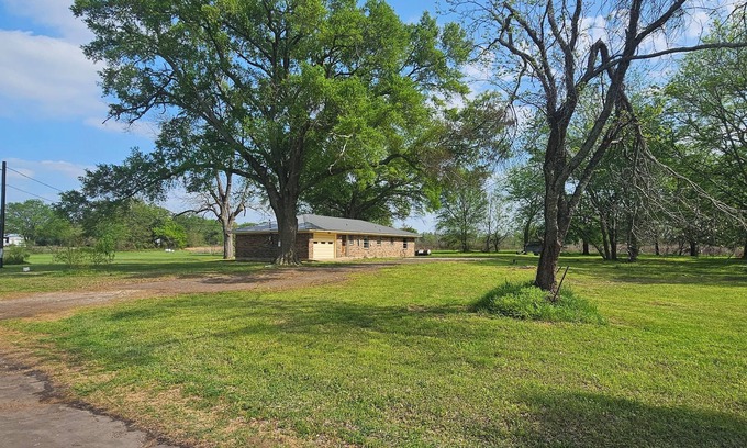 Canton Other | Charming 2-bedroom farmhouse with AC, WiFi in tranquil Canton
