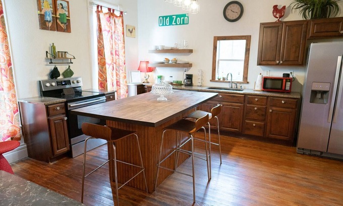 Seguin Other | Charming 2-bedroom farmhouse in Zorn