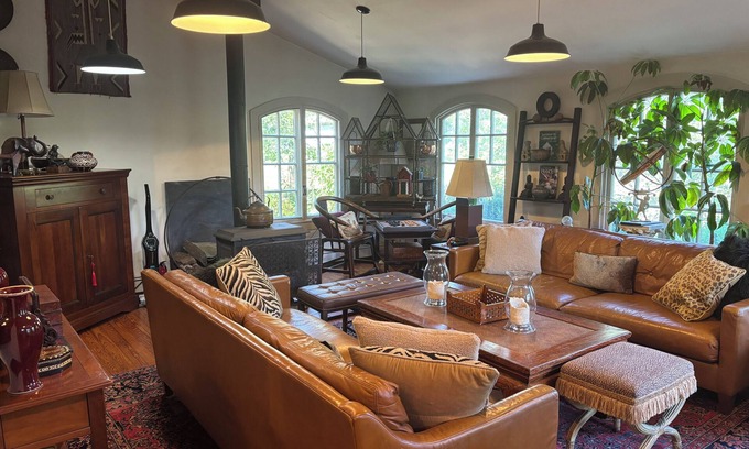 Old Lyme Other | Charming 2-bedroom farmhouse in Lyme just 5 minutes from I-95