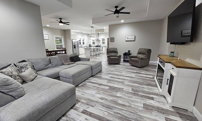 Crossville House | Charming 2-bedroom house in the heart of Crossville