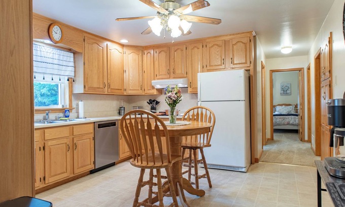 Hagerstown House | Charming 2-bedroom house with peaceful front porch and game room in Hagerstown