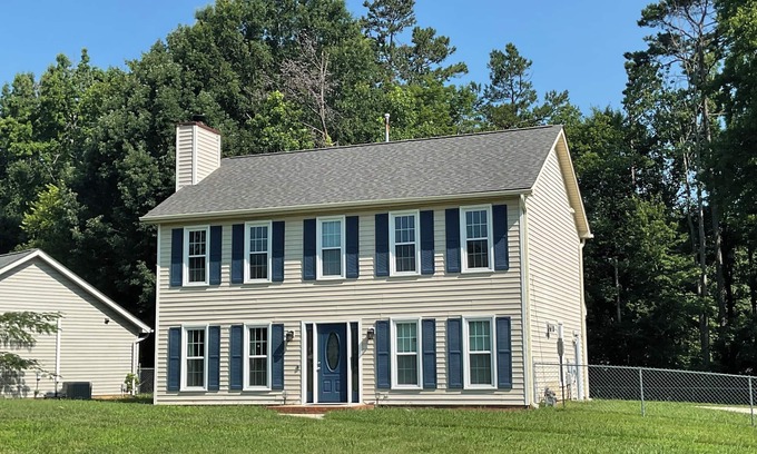 High Point House | Charming 2-bedroom house in welcoming High Point with WiFi, AC