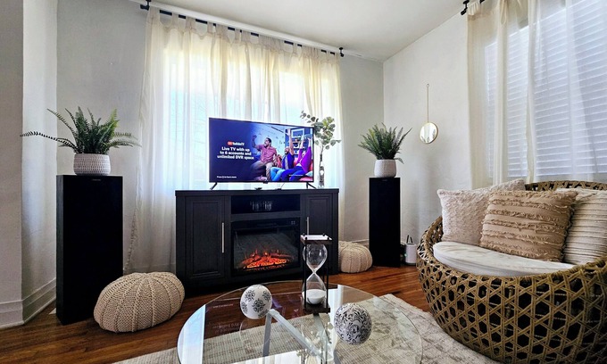 Jonesville House | Charming 2-bedroom house with WiFi, AC in marvelous Jonesville