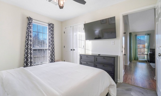 Gunter Afs House | Charming 2-Bedroom Home.Pet Friendly.2 Min From Baptist East