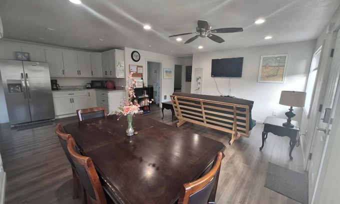 North Bend House | Charming 2-bedroom house with AC, WiFi in North Bend, pets ok, crabbing tools