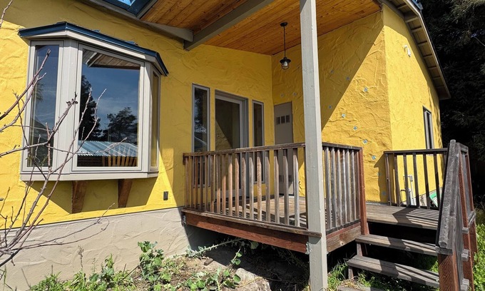 Westside Santa Cruz House | Charming 2-bedroom house in peaceful Santa Cruz with WiFi