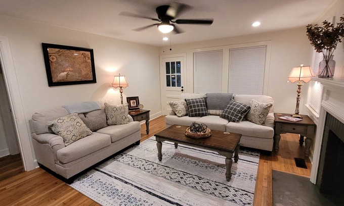 Tuscaloosa House | Charming 2-bedroom home in Tuscaloosa close to University of Alabama Campus.