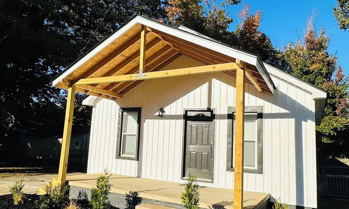 Union City House | Charming 2-bedroom house with AC and WiFi in Union City