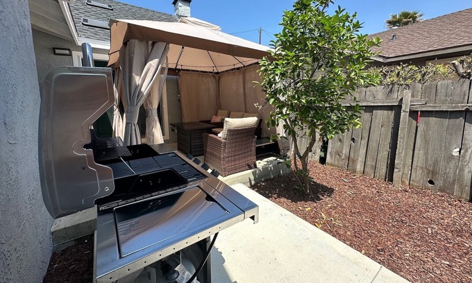 Fullerton House | Charming 2-bedroom House Close to Disneyland