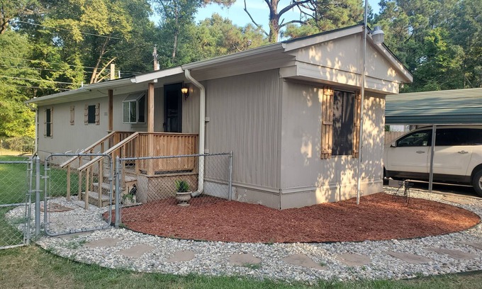 Greenwood House | Charming 2-bedroom house with plenty of room for family and friends.