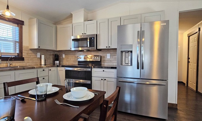 Red Cloud House | Charming 2-bedroom house with WiFi, AC in Red Cloud
