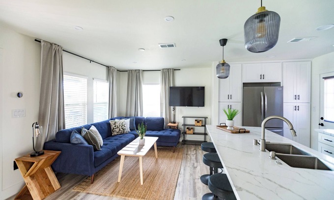 El Cerrito House | Charming 2-bedroom house with WiFi and AC in delightful San Diego