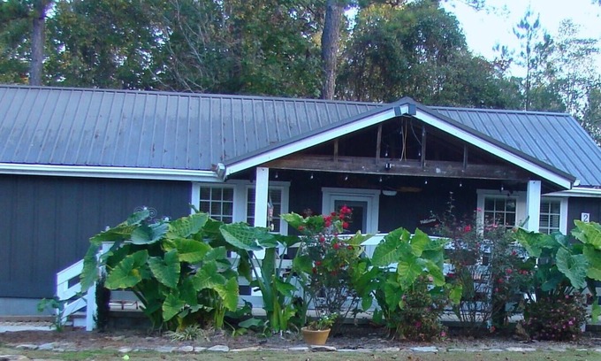 Tallassee House | Charming 2 bedroom home in Tallassee, Alabama near Lake Martin
