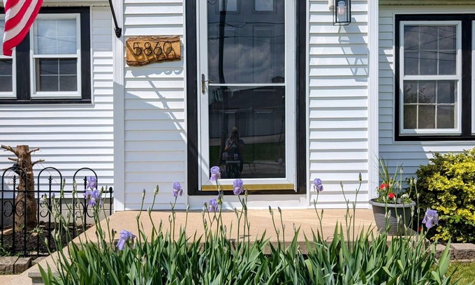 Vermilion House | Charming 2-bedroom house in Vermilion. Close to downtown and beach.