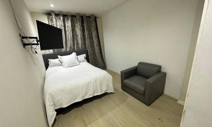 Flamingo Vlei House | Charming 2-bedroom house in lovely Cape Town with AC