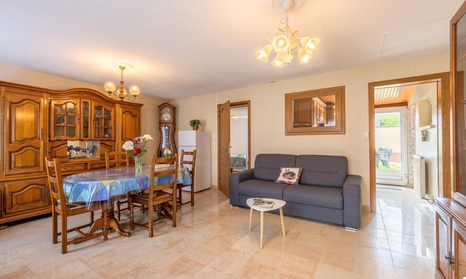 Formerie Cottage | Charming 2-Bedroom Home with WiFi, TV, and BBQ, Near Shops and Tourist Sites