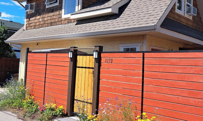 South Central House | Charming 2 Bedroom House Close to KGH and Lake
