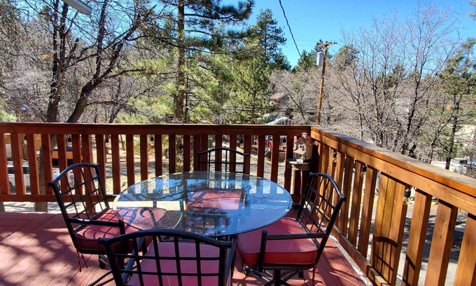 Sugarloaf House | Charming 2 bedroom house in Big Bear with AC Deck BBQ Firepit Fireplace Private