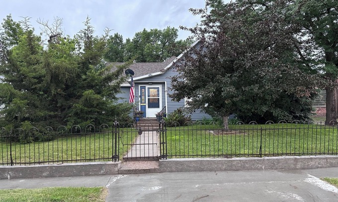 Crawford House | Charming 2-bedroom house with AC, Wi-Fi in serene Crawford, NE.