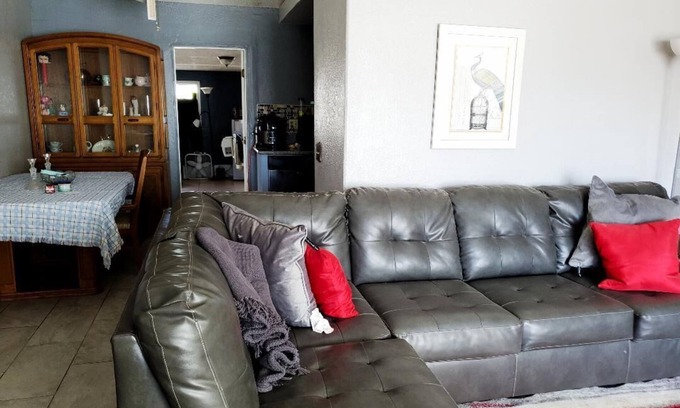 Palmdale House | Charming 2-bedroom house with WiFi, AC in lovely Palmdale