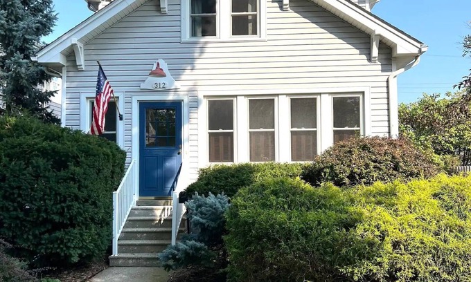 Plymouth House | Charming 2-bedroom house in tranquil Plymouth neighborhood