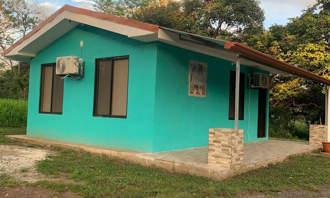 Bagaces House | Charming 2-bedroom house in enchanting Bagaces with WiFi, AC, FREE parkin