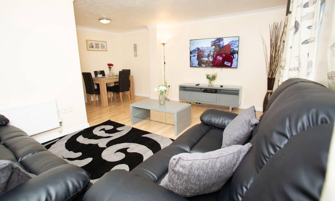 Thamesmead East House | Charming 2-Bedroom House