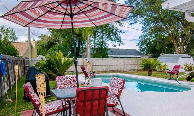 Deltona Lakes House | Charming 2-bedroom house with AC, WiFi in lovely Deltona