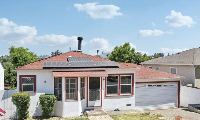 La Mesa House | Charming 2-bedroom house with AC, Cozy Retreat with Mountain View