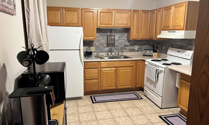 Madison House | Charming 2-bedroom house close to airport and downtown with many amenities