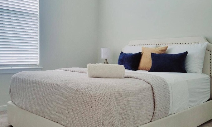 St. Cloud House | Charming 2-bedroom house with WiFi, AC in welcoming St. Cloud