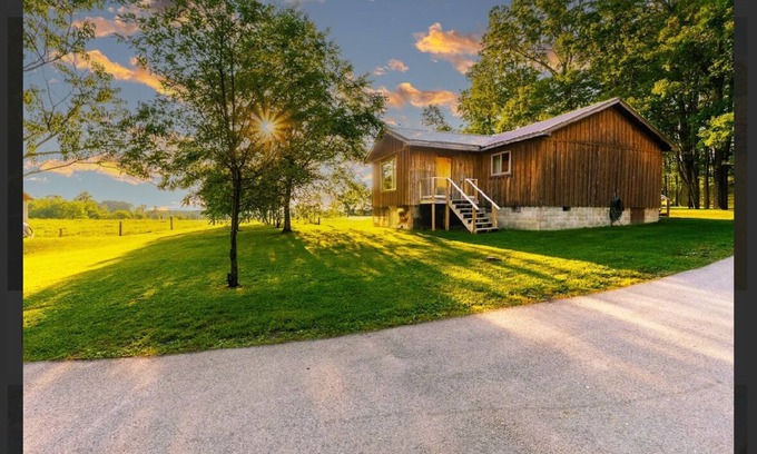 Lookout House | Charming 2-bedroom house in Hico, with bonus room