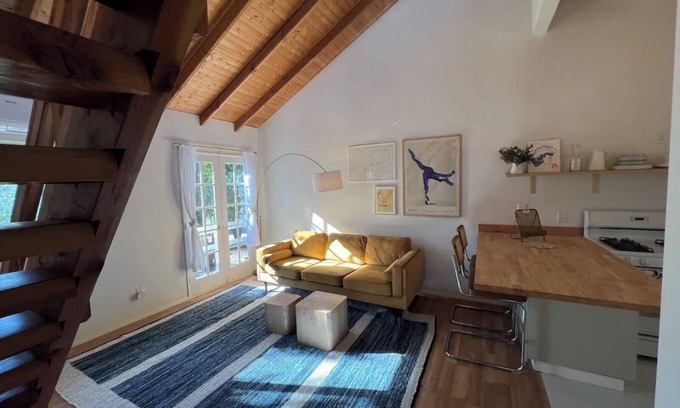 Ojai House | Charming 2-bedroom house in Ojai with views of an orange grove