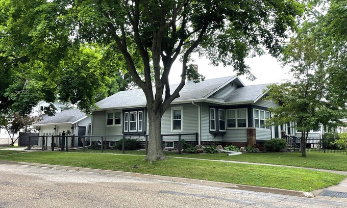 Algona House | Charming 2-bedroom house in lovely Algona with WiFi, AC