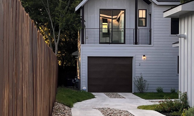 St. John - Coronado Hills House | Charming 2-bedroom house with AC and WiFi in fabulous East Austin