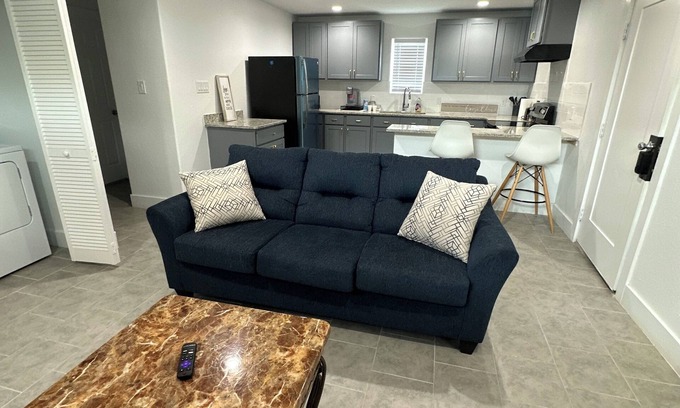 Fresno House | Charming 2-bedroom house in pleasant Fresno with WiFi, AC