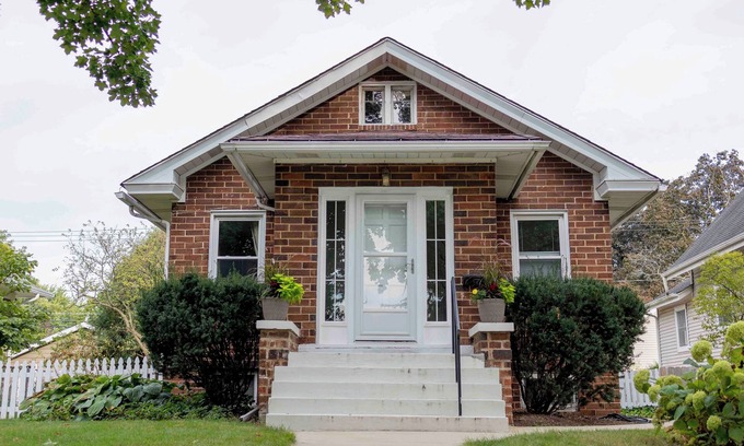 Geneva House | Charming 2-bedroom house with WiFi, AC in brilliant Geneva