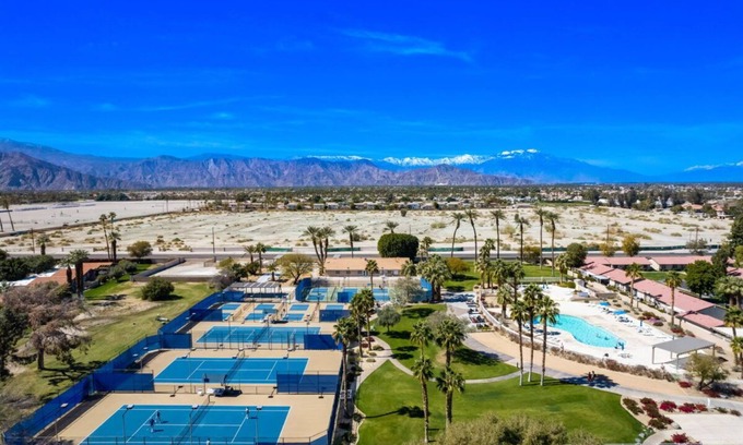 Indio House | Charming 2-bedroom house with AC, in country club palms with a view of Golf C.