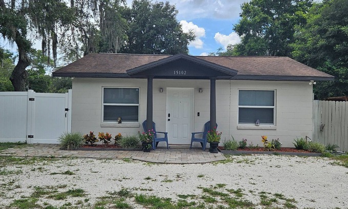 Bearss Plaza House | Charming 2-bedroom house with AC, WiFi in peaceful Lutz