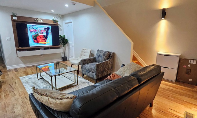 Queens House | Charming 2-bedroom house with AC, WiFi in terrific Queens
