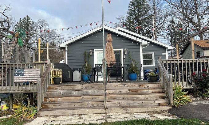 Paddock Lake House | Charming 2-bedroom house with a pier and kayaks in Paddock Lake