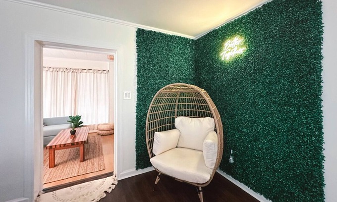 Virginia Park House | Charming 2-bedroom house in wonderful South Tampa with WiFi, AC