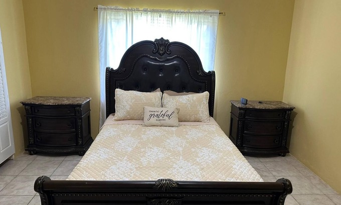 Black River House | Charming 2-bedroom house with WiFi, AC in fabulous Black River