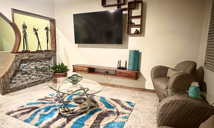 Wiltshire House | Charming 2-bedroom house with AC and WiFi near Montego Bay
