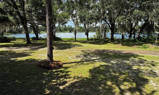 Lake Park Cottage | Charming 2-bedroom lake front cottage in lovely Lake Park Georgia.