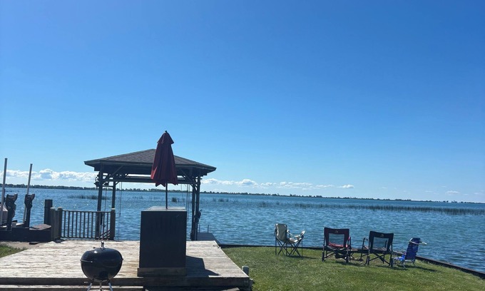 Fair Haven Cottage | Charming 2-bedroom lakefront cottage in Ira, along Anchor Bay with AC