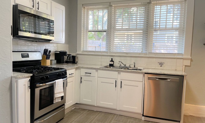 Lawton House | Charming 2-bedroom Lawton home Near Fort Sill and Shopping