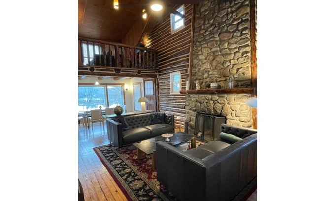 Jefferson Cabin | Charming 2 bedroom log cabin on a serene lake