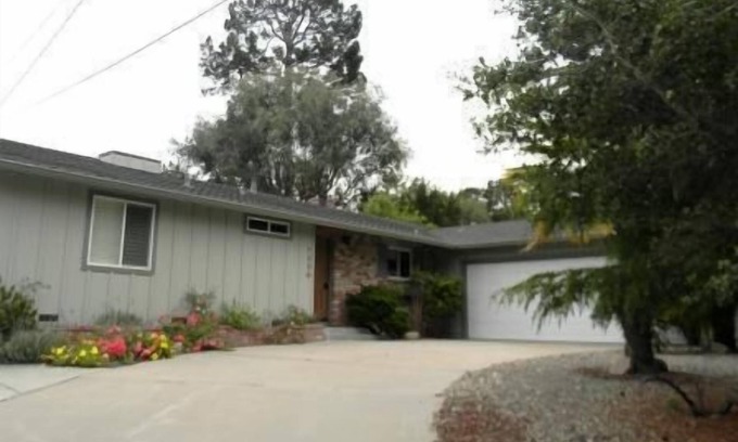 Monterey House | CHARMING 2 BEDROOM MONTEREY HOME NESTLED AMONGST THE TREES 5 MINS FROM THE OCEAN