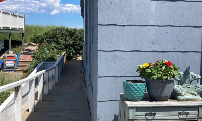 Salisbury Cottage | Charming 2-bedroom Oceanfront cottage with all amenties in fabulous Salisbury